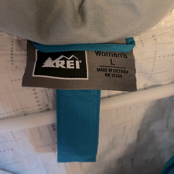 REI Raincoat (foldable) - Picture 4 of 7